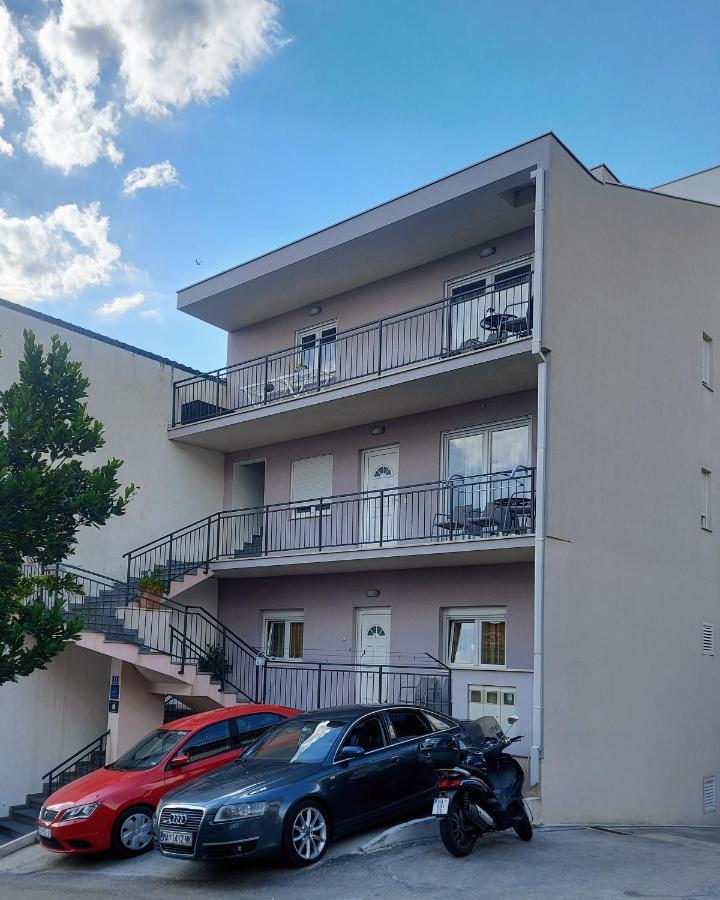 Apartament Nada *