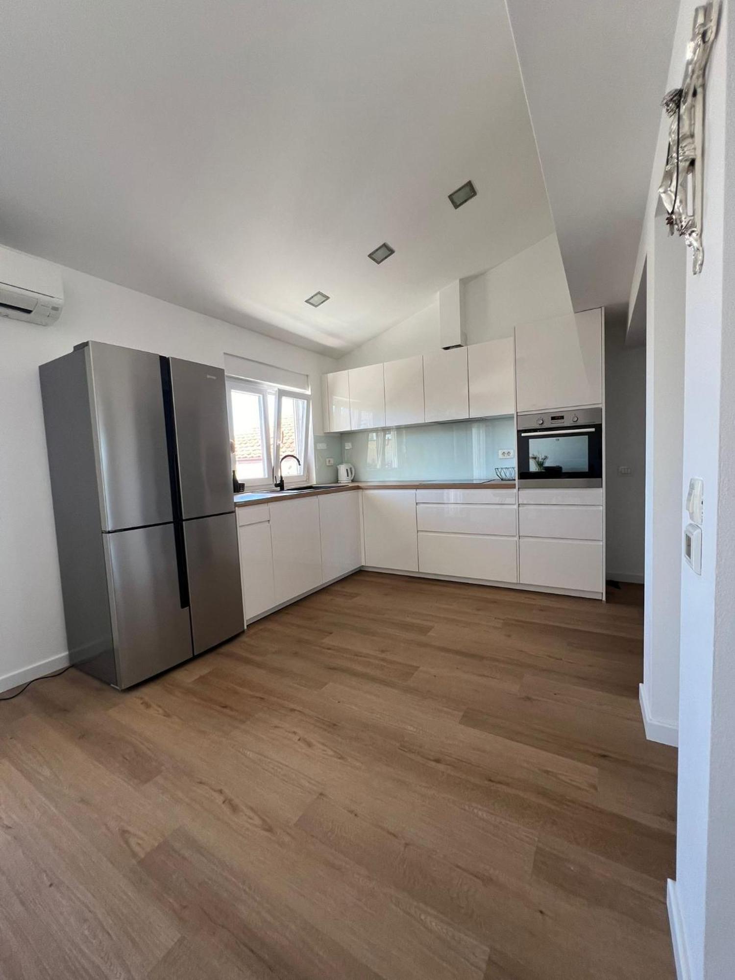 Apartament Nada *